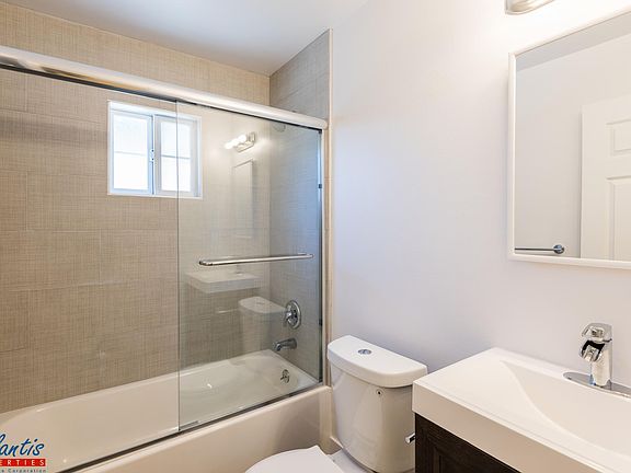 5th image of 440 Roosevelt Ave APT 2