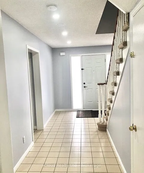 112 Dumfries Ave — Photo 2