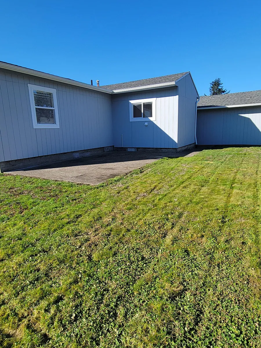 Building Photo - 9530 SE 55th Ave
