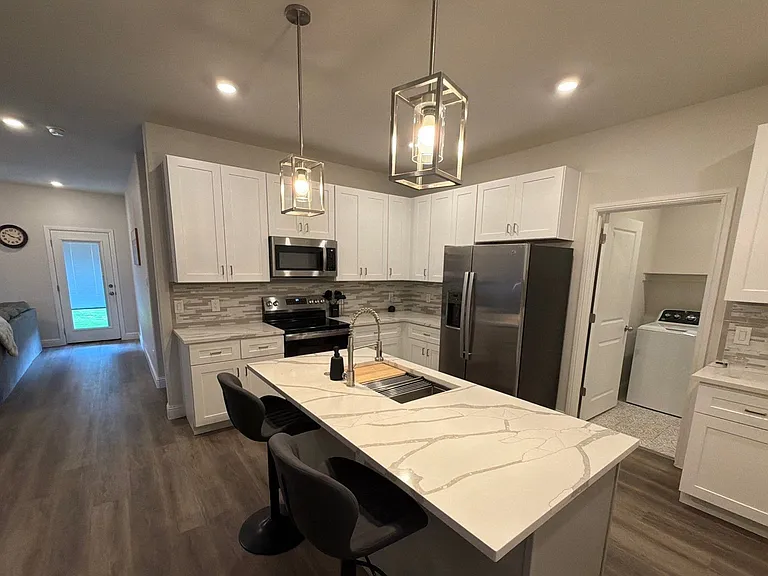 2414 Forest Hill Ln — Photo 7