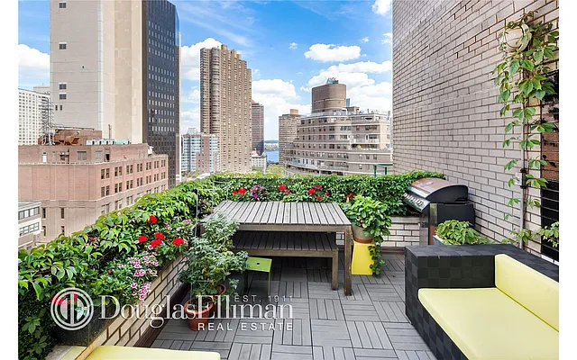 Sold by Douglas Elliman | media 21