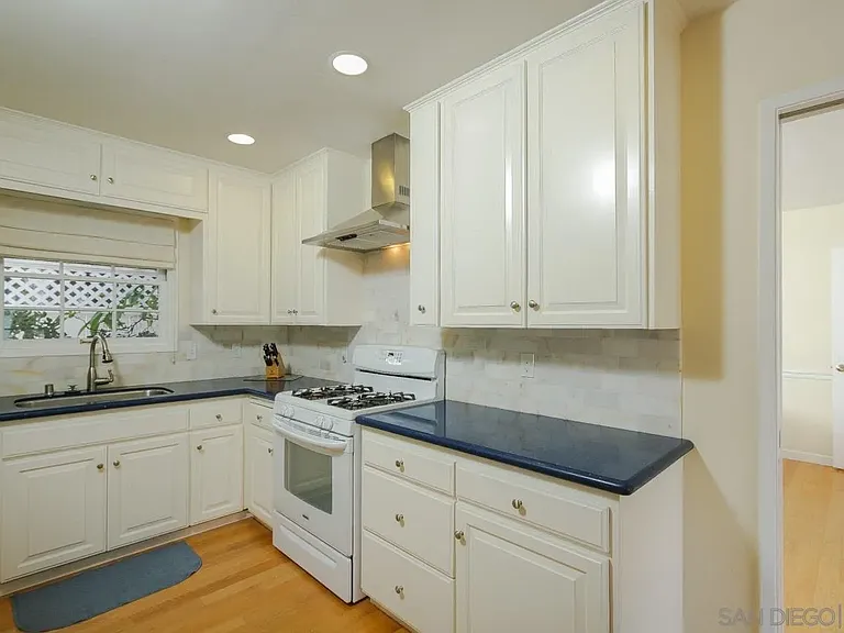 1045 Adella Ave — Photo 5