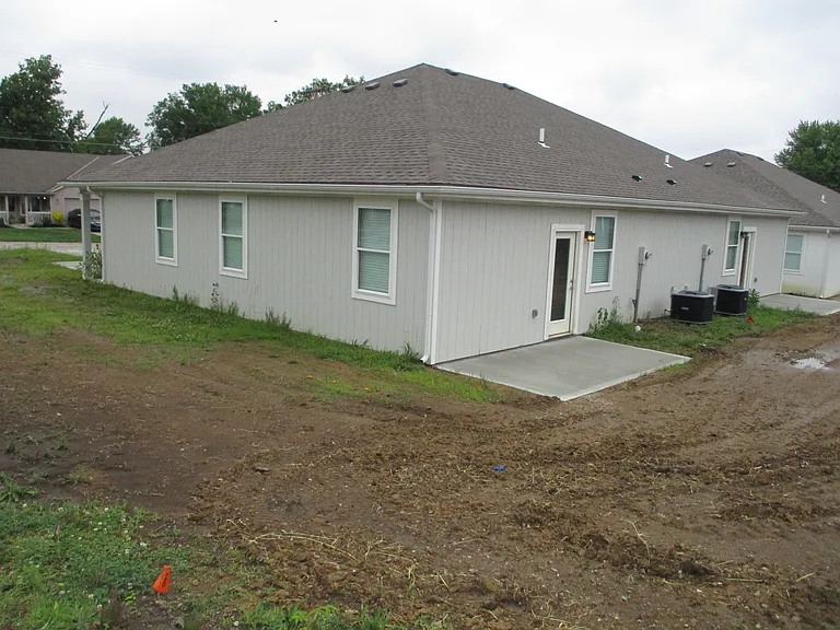 1003 N Cherry St — Photo 2