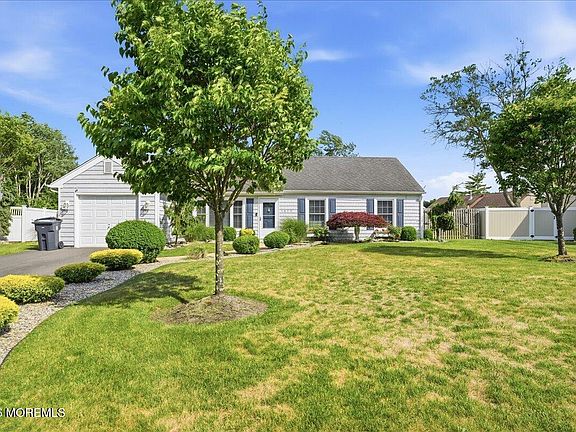 3rd image of 1079 Cavan Drive
