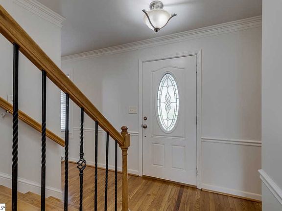 4th image of 104 Edisto St