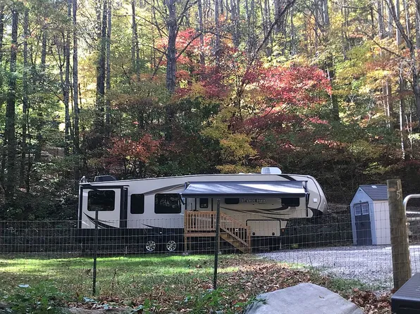 15 Landing Dr, Maggie Valley, NC 28751