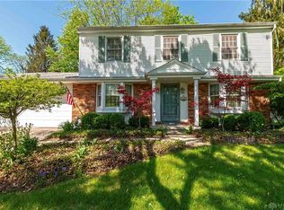 5613 Royalwood Dr, Centerville, OH 45429