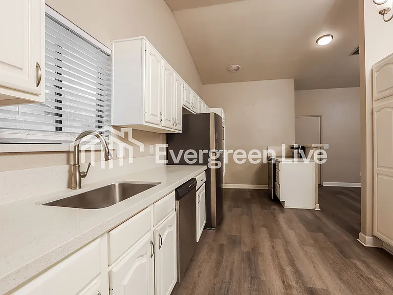 10240 E Vicksburg St — Photo 5