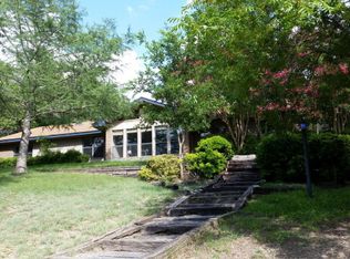 635 E Lane Dr, Kerrville, TX 78028