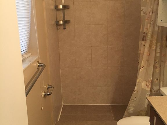 5th image of 455 Lakeview Dr APT 6