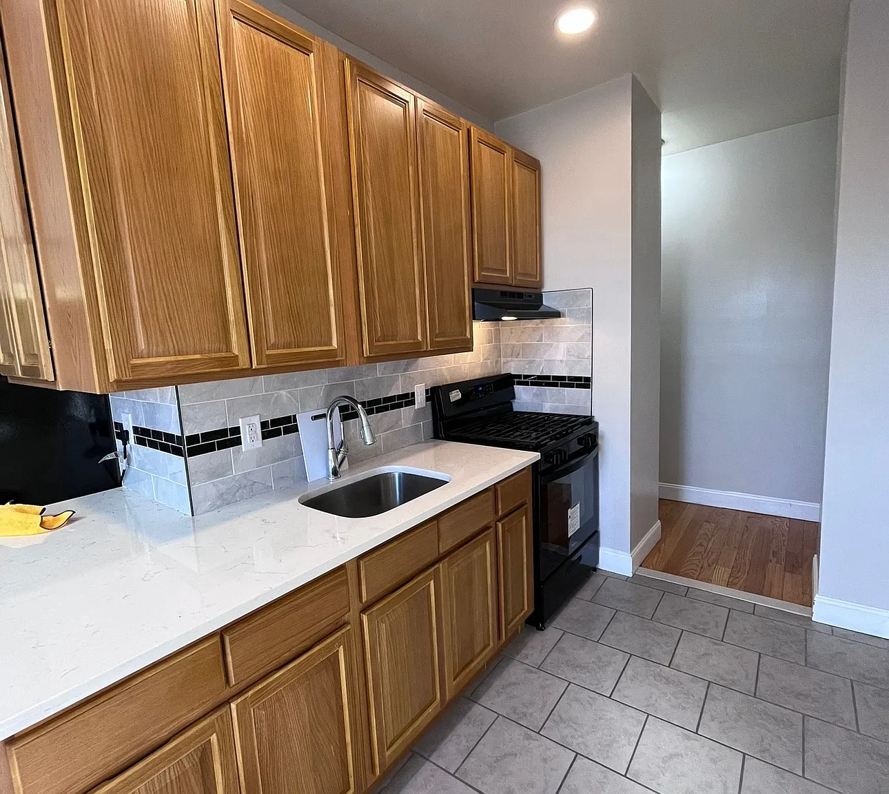 3 bed, $1,999 — Photo 2