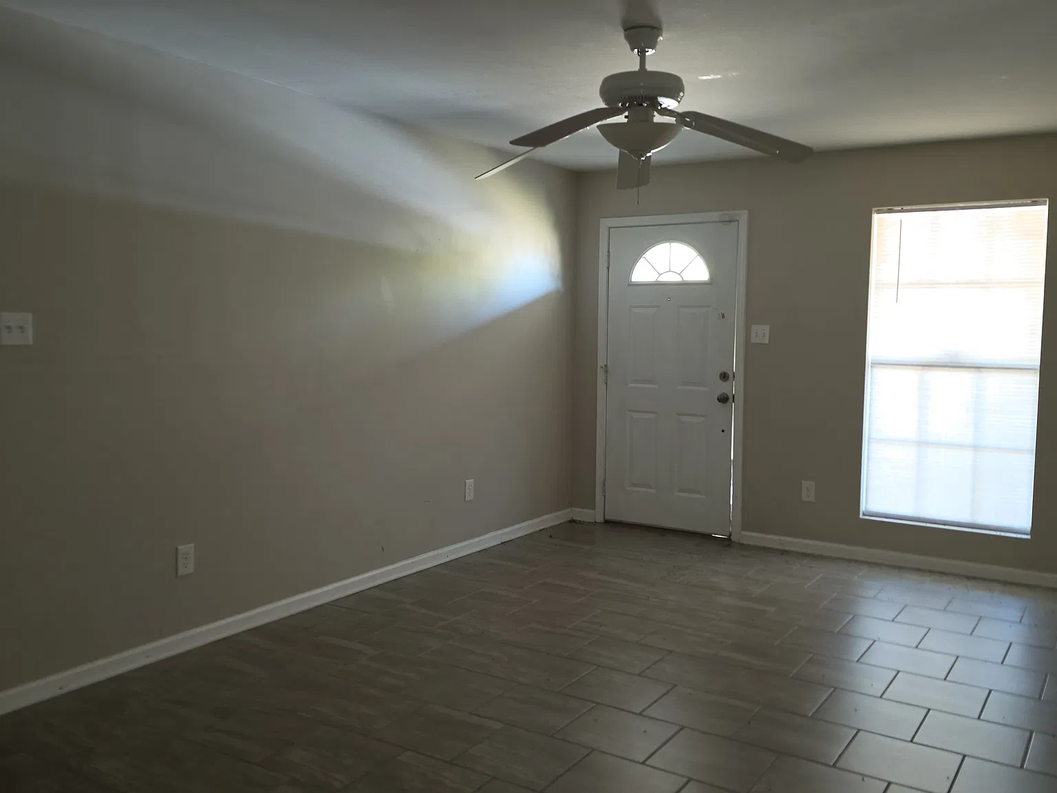 2 bed, $700 — Photo 2