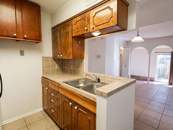 3rd image of 3730 Fairfield Ave Unit 156
