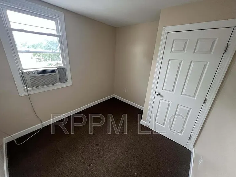 562 Summer St #3 — Photo 4