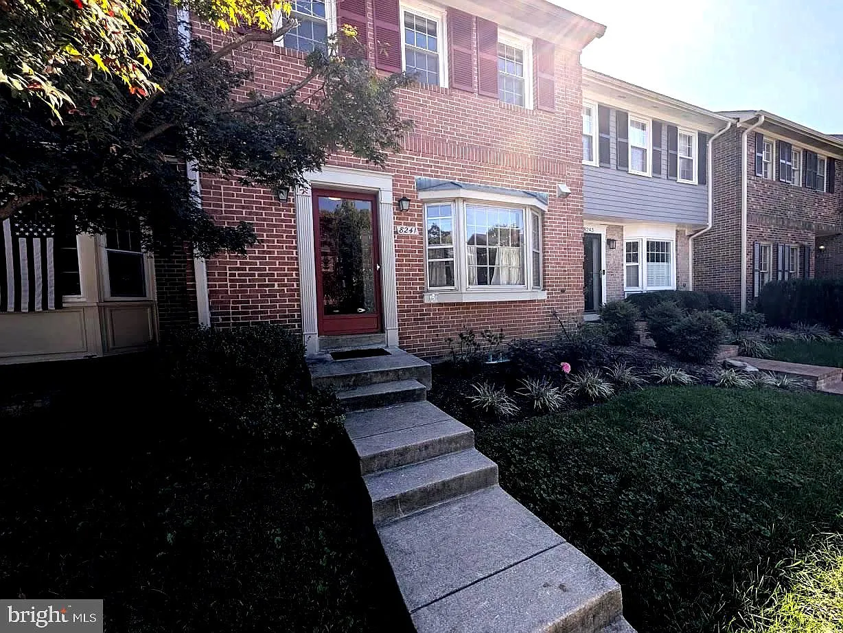 4 bed, 3.5 bath, 1360 sqft, $3,350 — Photo 2