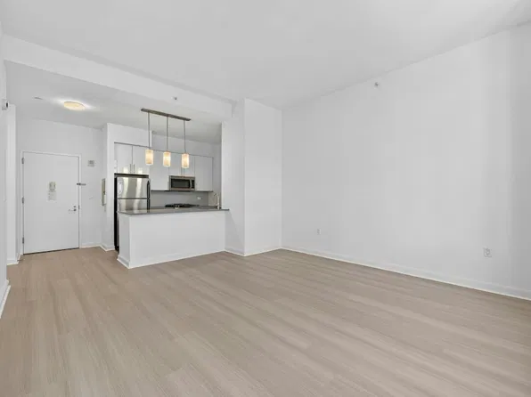 81 Fleet Place image 1 of 23