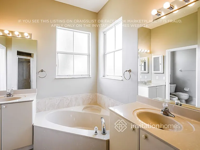 18301 NW 89th Ave — Photo 10