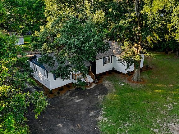 5th image of 115 Lovers Lane Rd