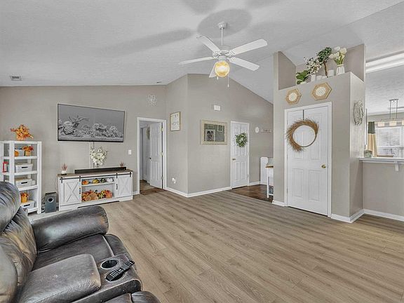 4th image of 2349 Heritage Park Dr