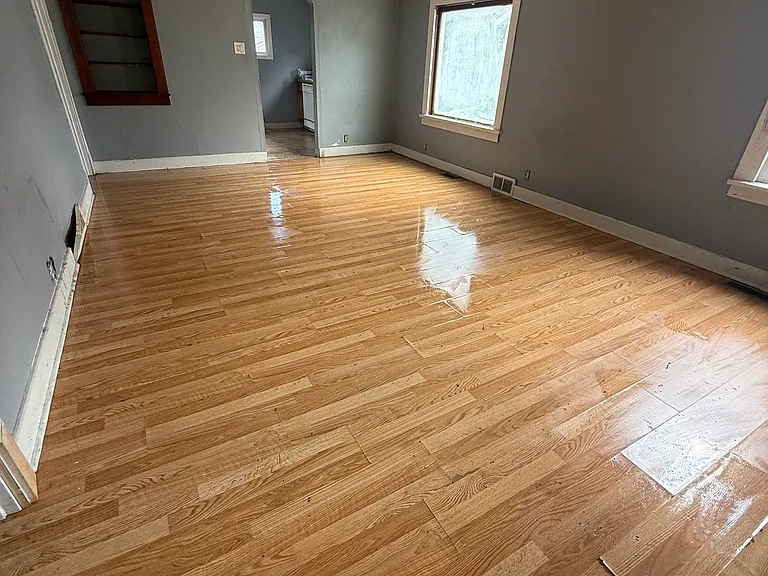 1553 E Walnut St — Photo 4