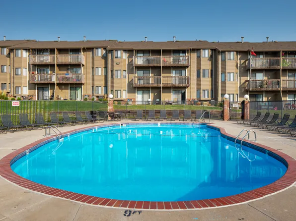 Willow Park by Broadmoor, 9605 Park Dr #20021, Omaha, NE 68127