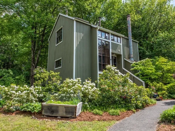 81 Pine Grv, Amherst, MA 01002