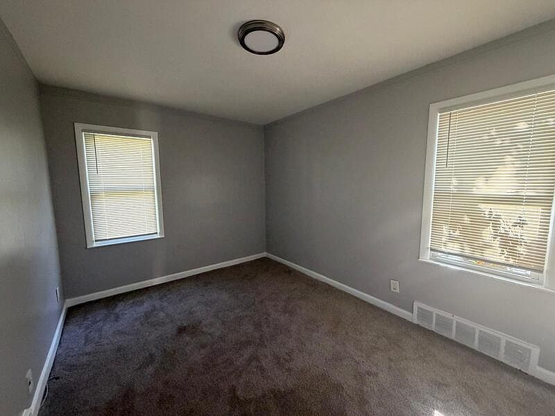 18254 Mansfield St, photo 8