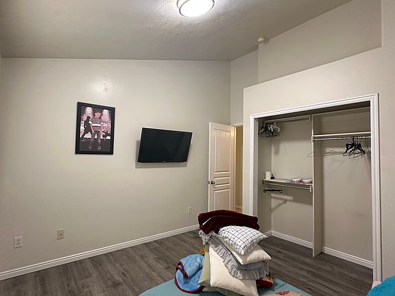Main Floor - Bedroom
