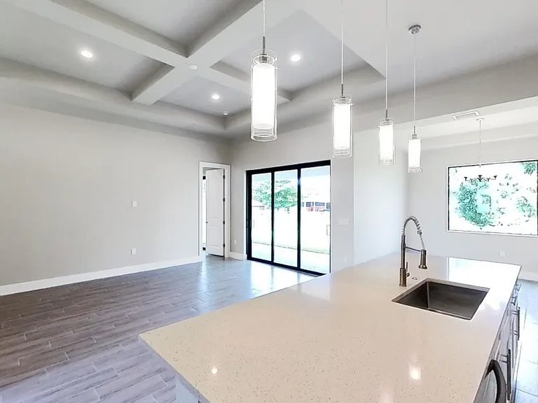 802 Zona Ave N — Photo 9