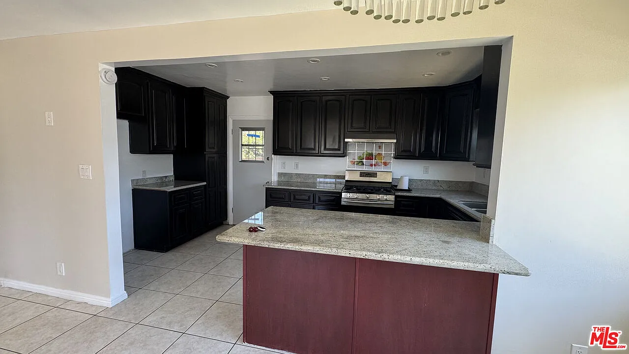 3 bed, 1.0 bath, 1166 sqft, $3,800 — Photo 3