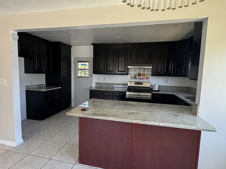 15336 Ryon Ave — Photo 3