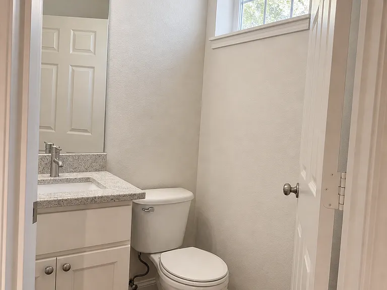 1800 NE 40th St #G4 — Photo 11