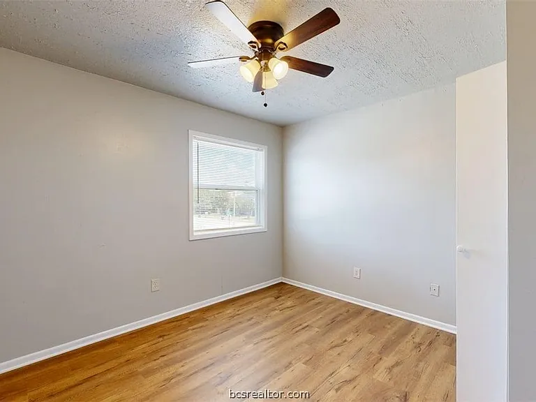 1327 Airline Dr — Photo 16