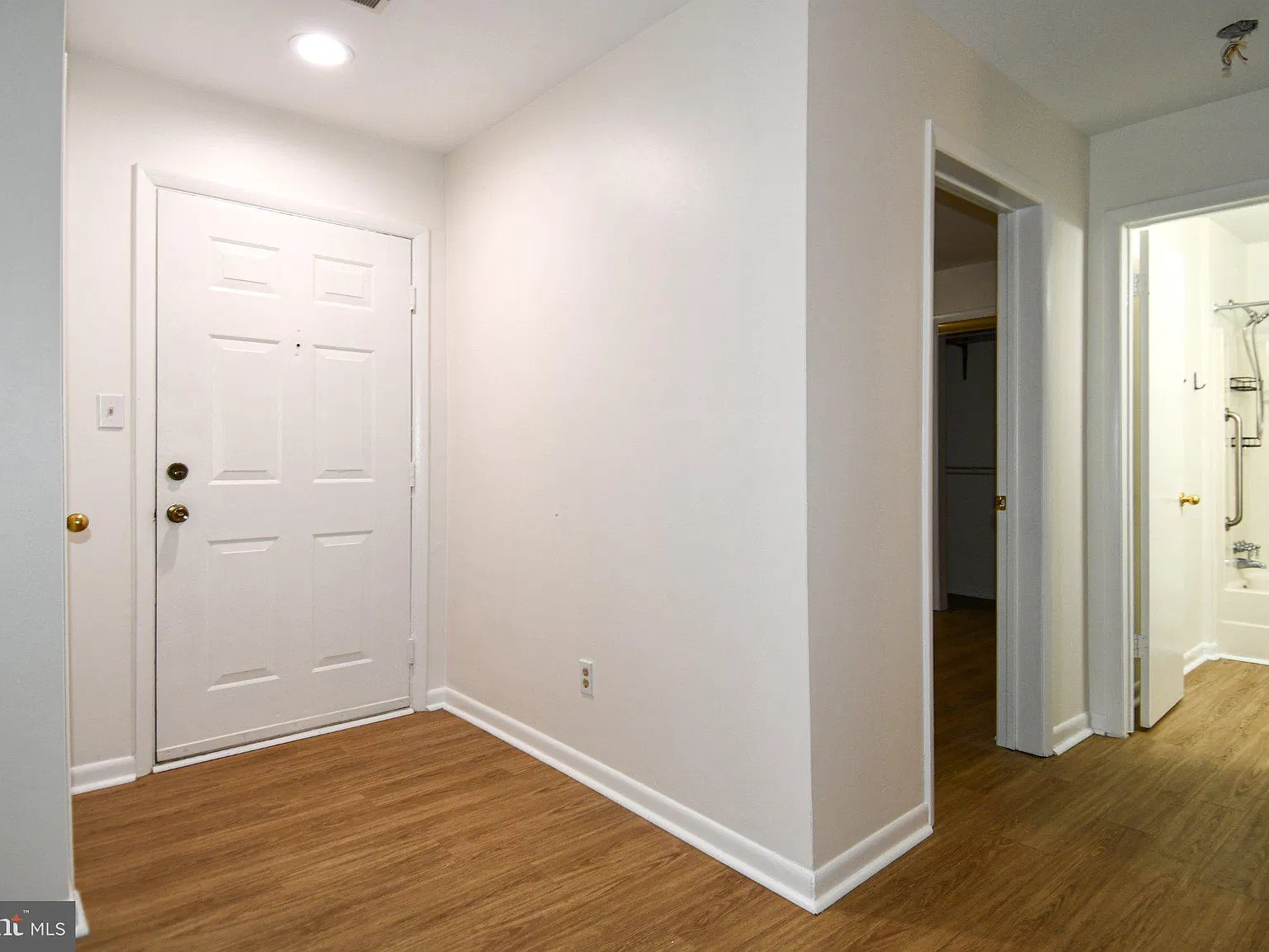 2 bed, 1.0 bath, 745 sqft, $2,100 — Photo 4