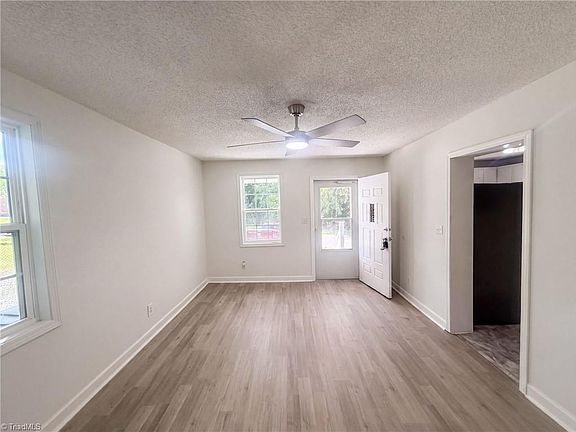 3rd image of 115 Roosevelt St