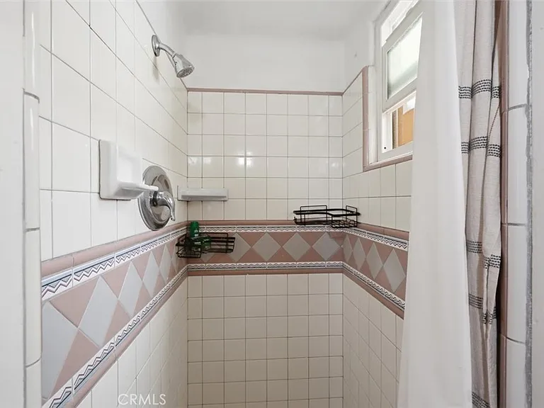 1602 The Strand — Photo 62