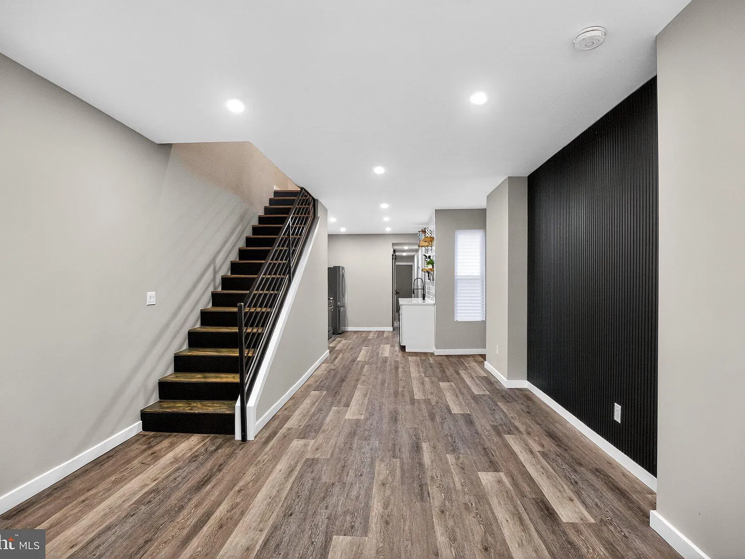 3 bed, 3.0 bath, 1211 sqft, $2,300 — Photo 4