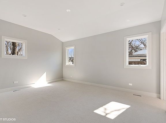 5th image of 150 Harbor St