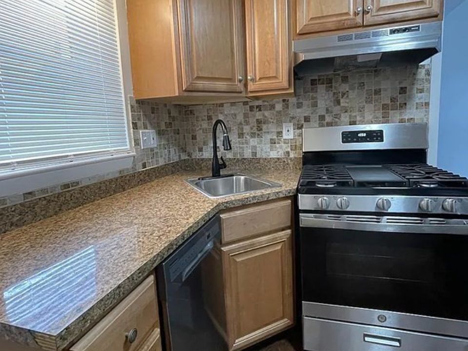 1st image of 64 Trafford St #6