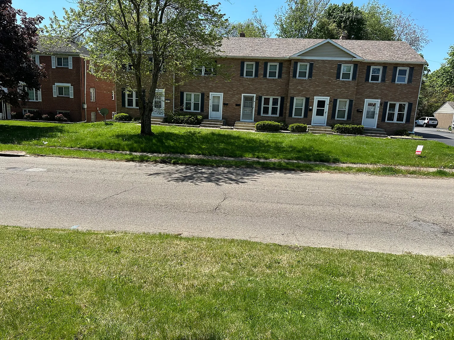 2 bed, 1.5 bath, 1200 sqft, $1,350 — Photo 1