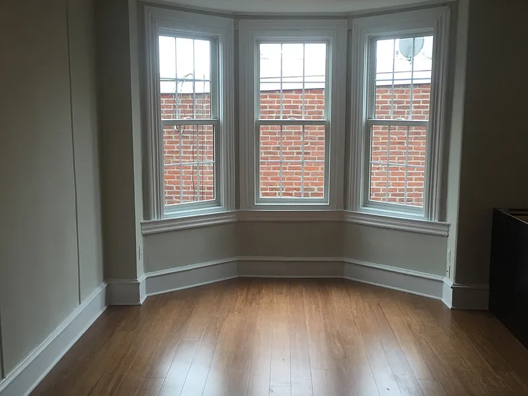 Charming Renovated Apartments in the Heart of Ardmore — Photo 22