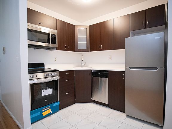 3rd image of 220 W 14th St #4A