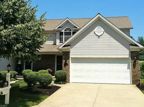 51 Sunset Cove Cir, Eastlake, OH 44095