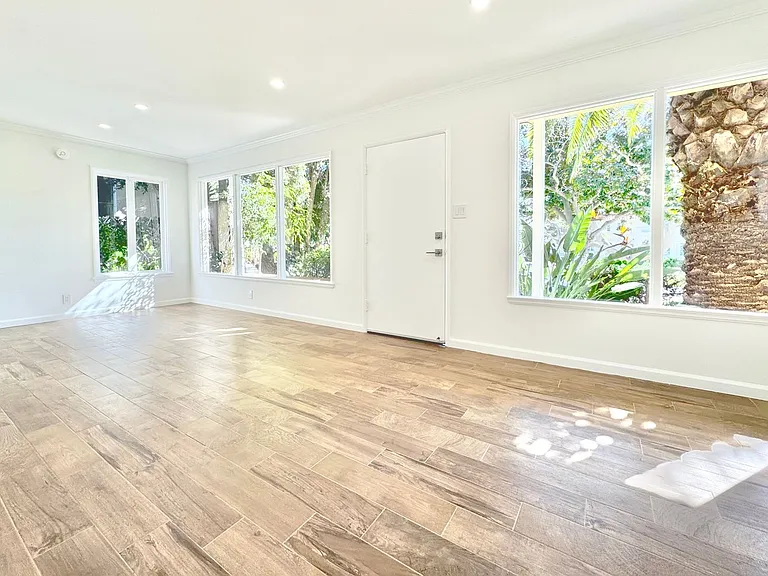 435 San Vicente Blvd — Photo 2
