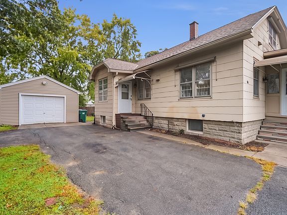 3rd image of 96 Stewart St