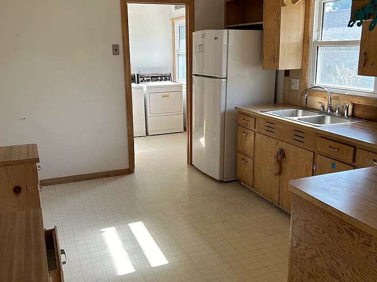 222 N Taylor St — Photo 5