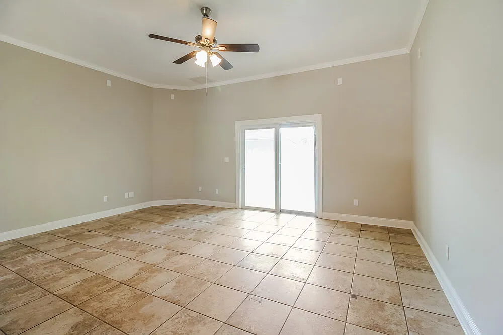 4 bed, 2.0 bath, 1923 sqft, $2,445 — Photo 3