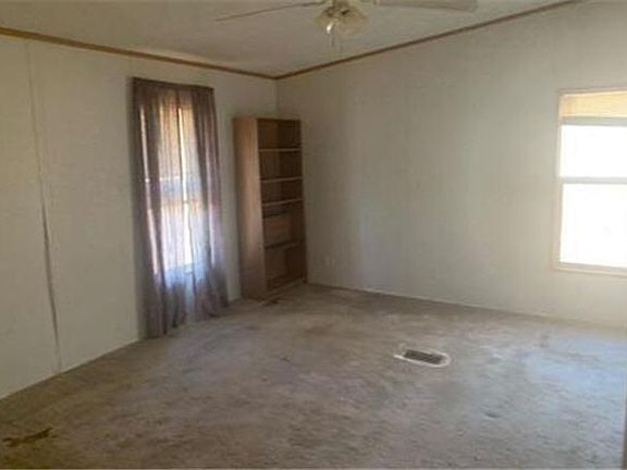 4th image of 398 Hiwassee Rd