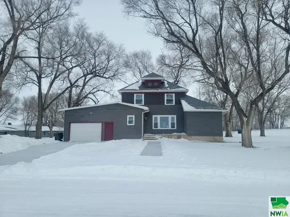 112 Central Ave, Hawarden, IA 51023