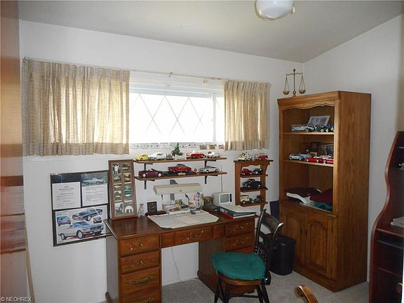 5th image of 409 Tudor Ln